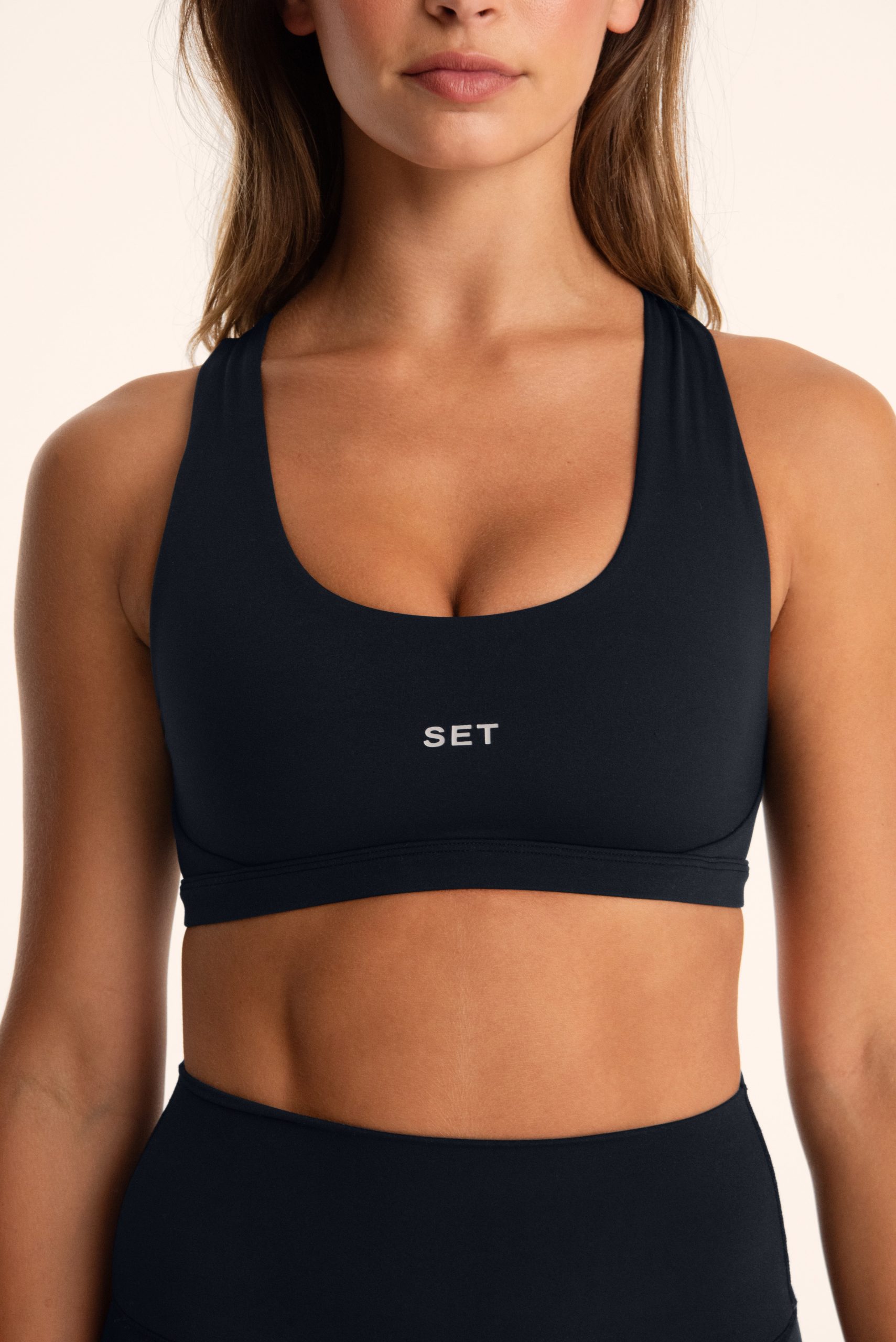 AIRLUXE BREATHE PARKE POSE BRA - ONYX - Image 5