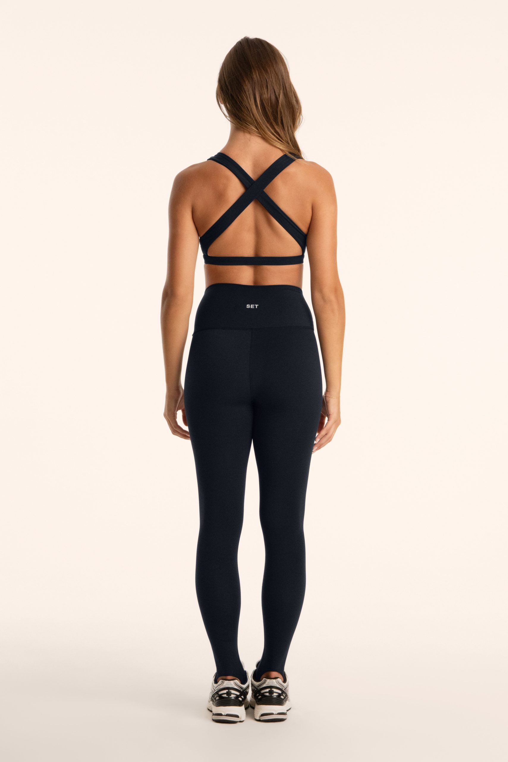 AIRLUXE BREATHE PARKE POSE BRA - ONYX - Image 4