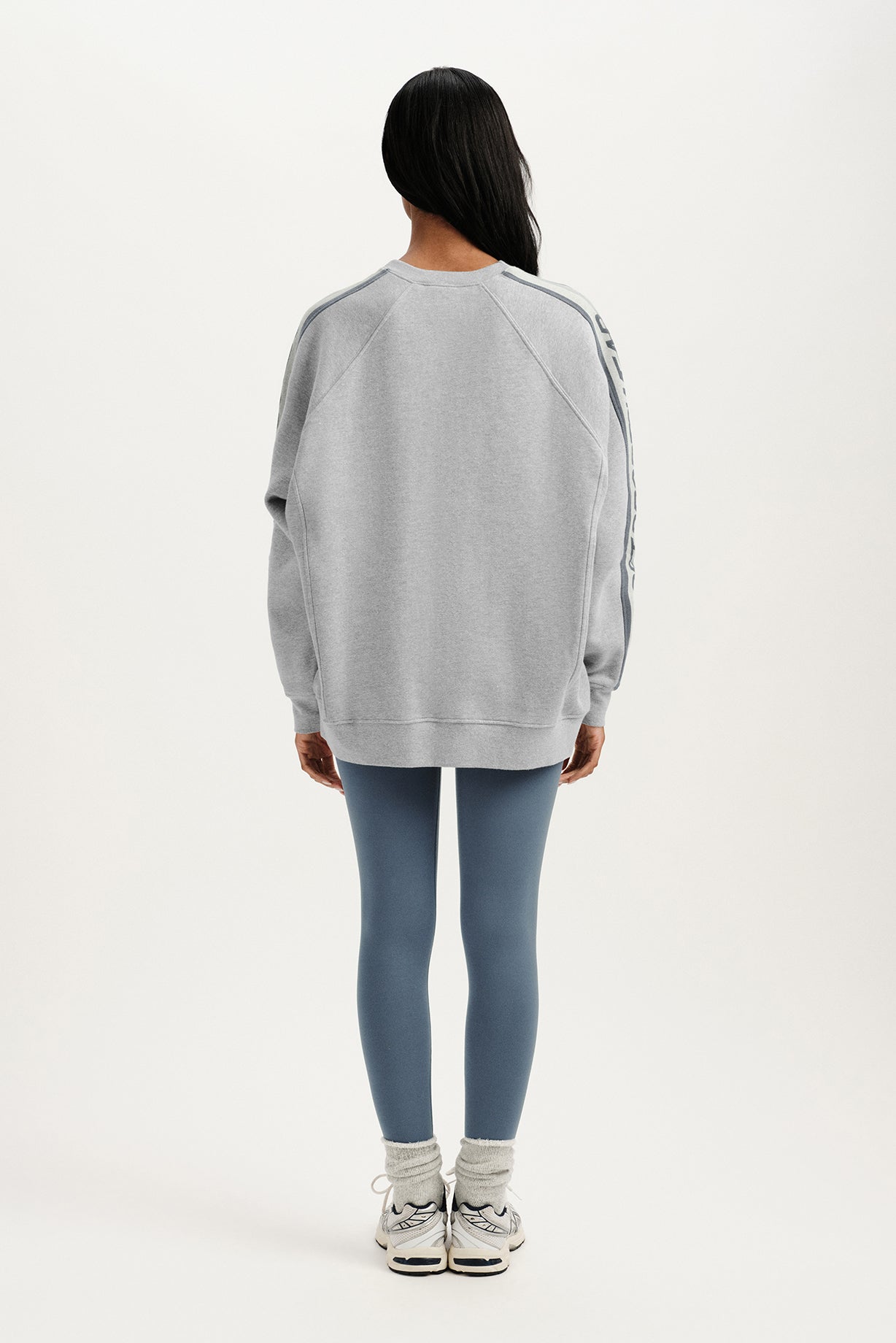 MIDWEIGHT SWEATS STAPLE PANELED CREWNECK - IRON HEATHER GREY/ZUMA - Image 4