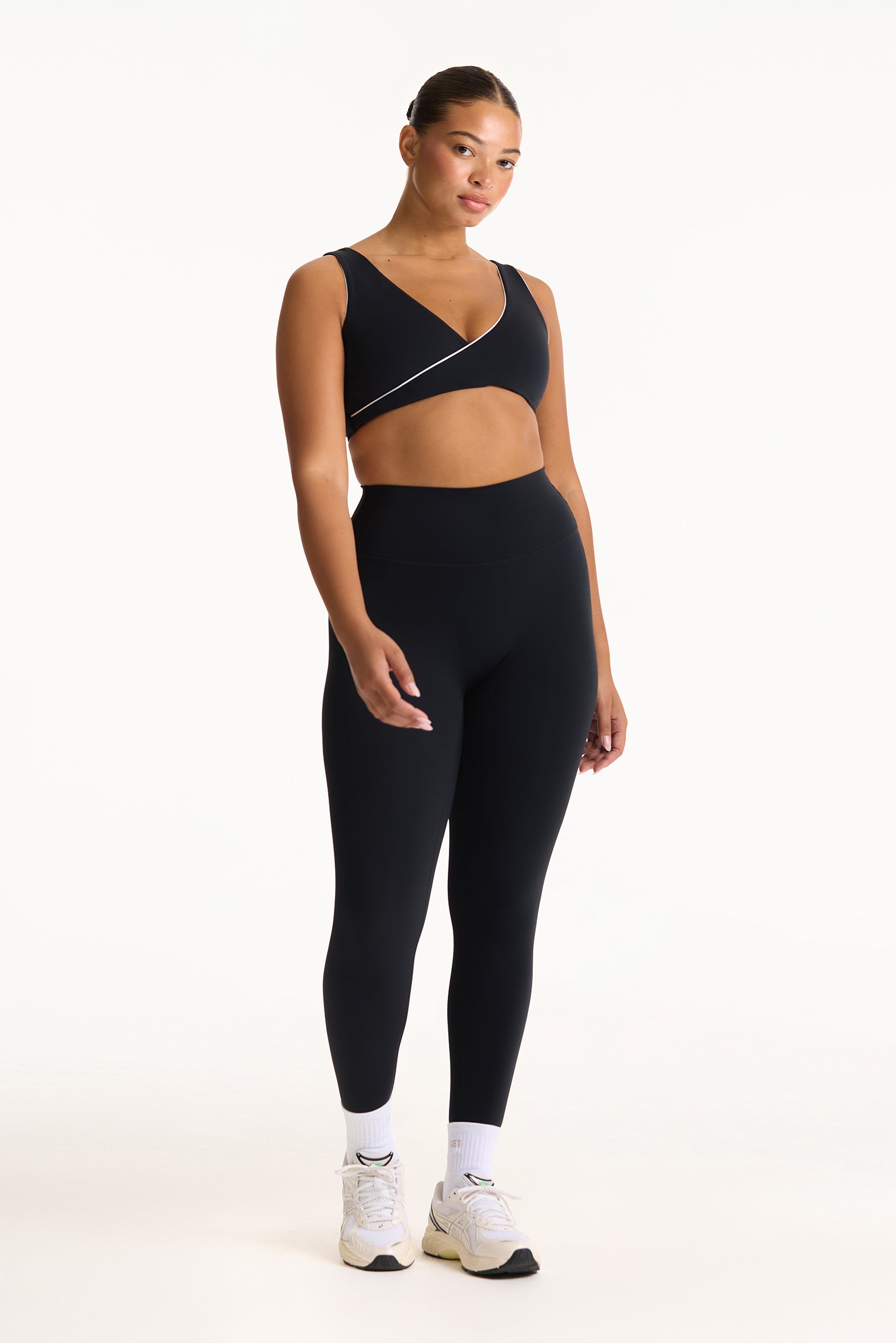 AIRLUXE BREATHE CONTRAST WRAP BRA - ORCA - Image 2