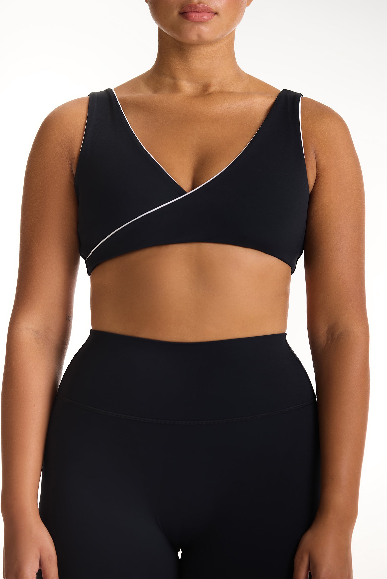 AIRLUXE BREATHE CONTRAST WRAP BRA - ORCA - Image 4